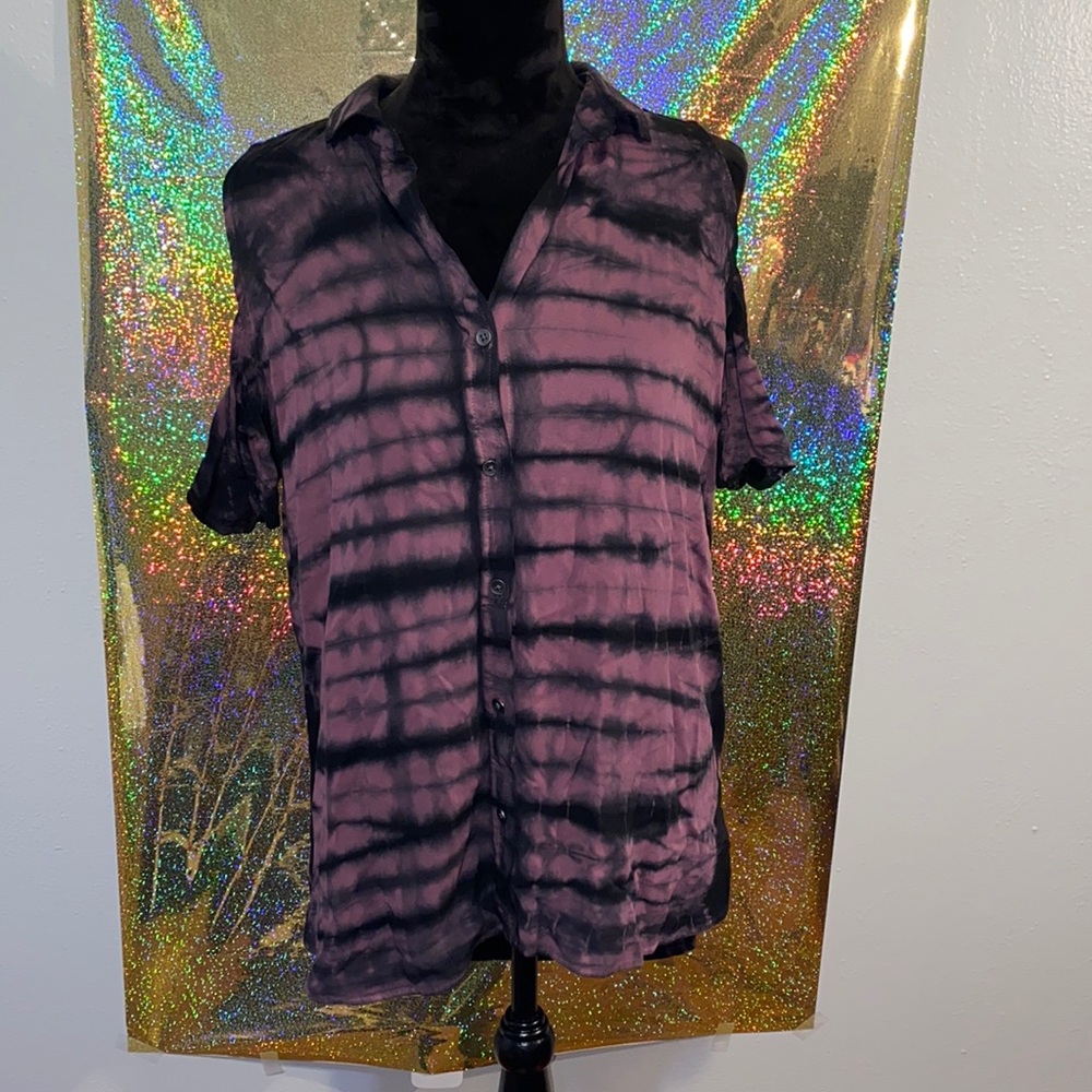 R&R cold shoulder top